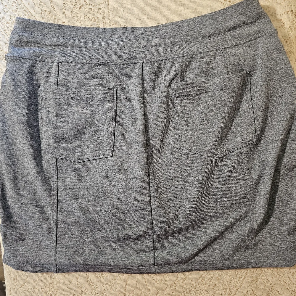 Tangerine Dark Gray Skorts with Handy Pockets Sz. L
